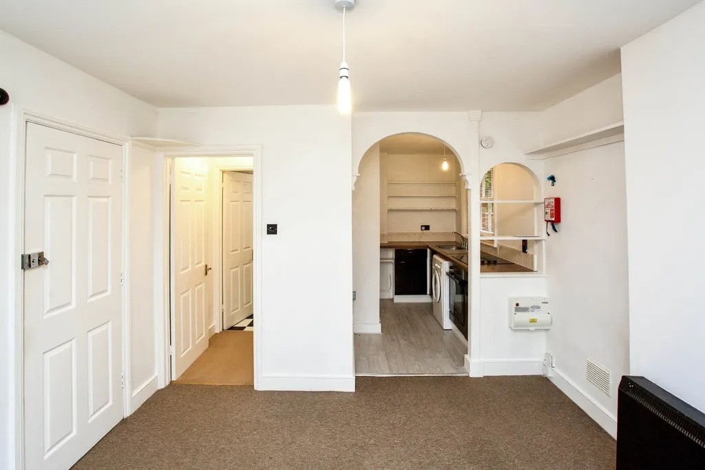 Lot: 181 - GROUND FLOOR FLAT FOR INVESTMENT WITH PARKING SPACE - View of the flat